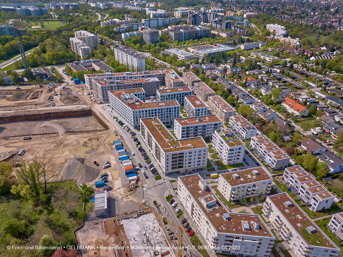 04.05.2023 - Luftbilder vom Alexisqaurtier und Pandion Verde in Neuperlach